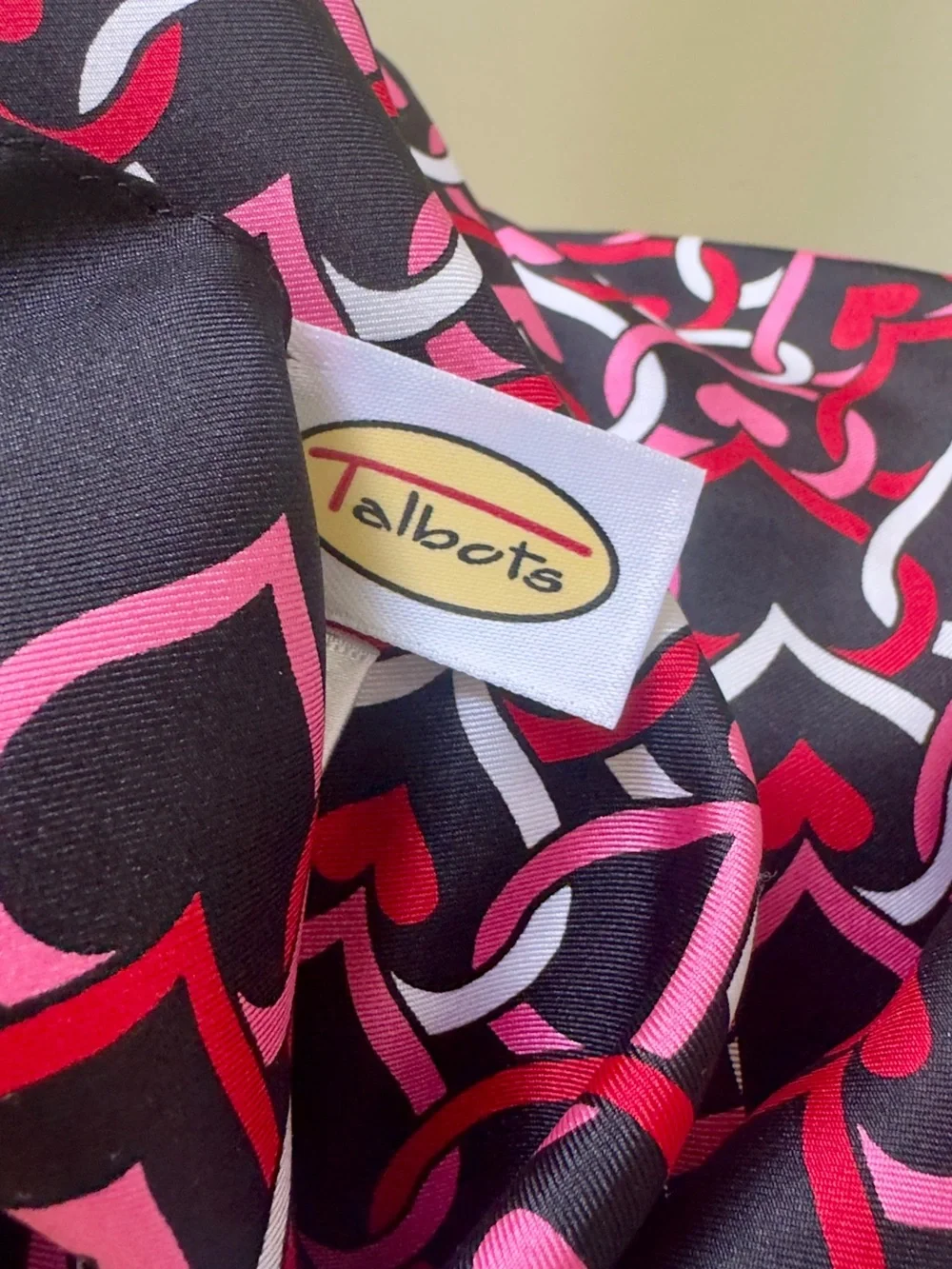 Talbots, 💯 Silk Black and Pink Heart Pattern Scarf, 26” square